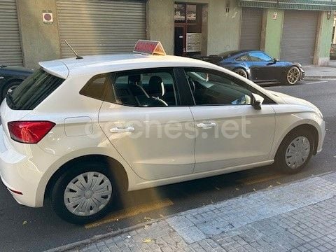 Usado Seat Ibiza Reference 80 CV (58 kW) 2018 Blanco Berlina