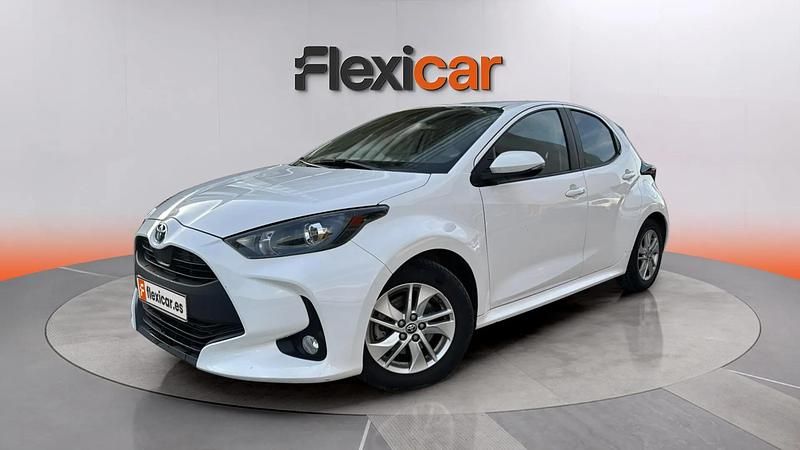 Usado Toyota Yaris Hybrid Business Edition 116 CV (85 kW) 2022 Blanco Utilitario