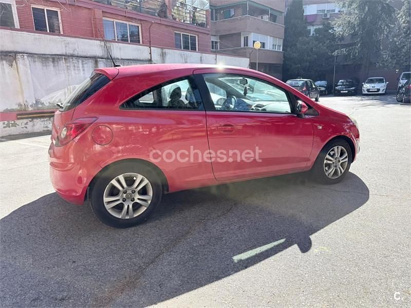Usado Opel Corsa Selective 95 CV (69 kW) 2013 Rojo Utilitario