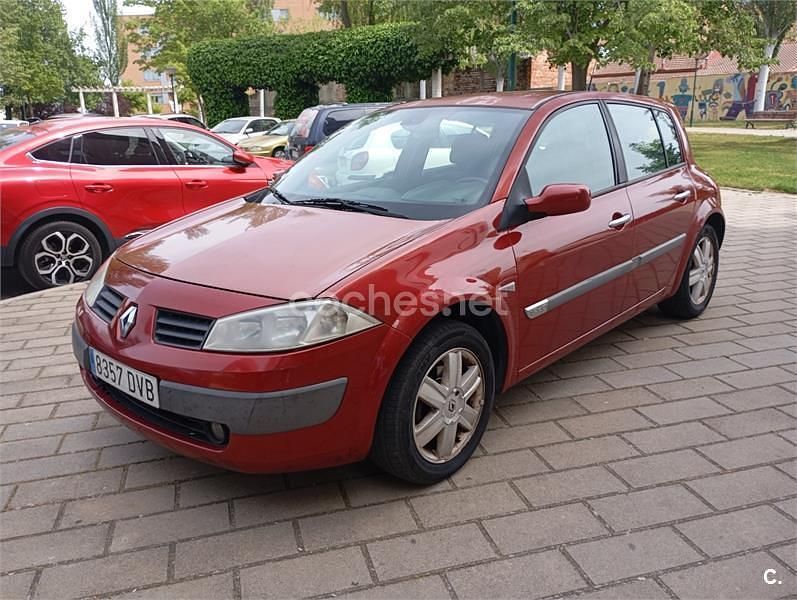 Usado Renault Mégane II Dynamique 120 CV (88 kW) 2006 Granate Berlina