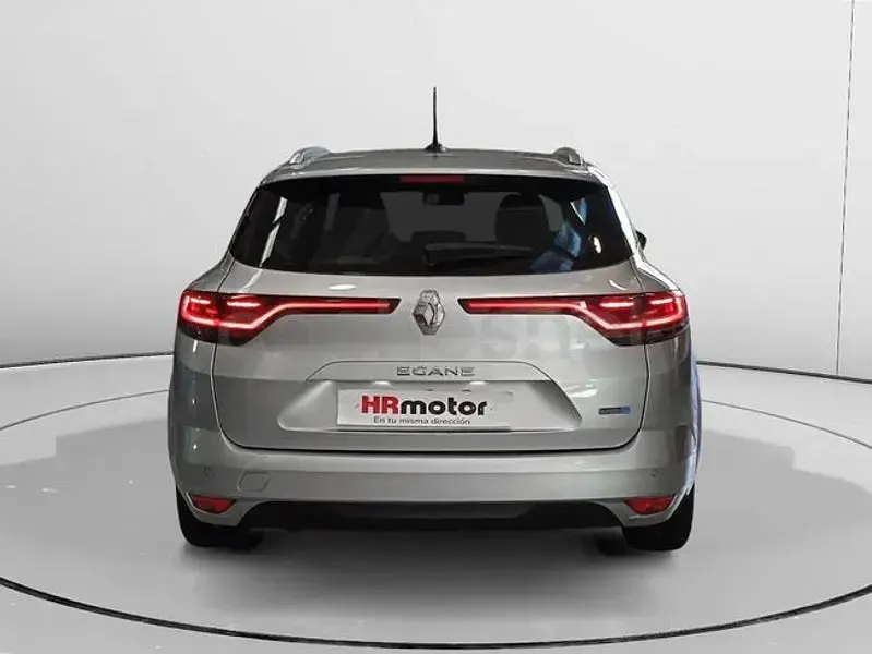Usado Renault Mégane IV Business 160 CV (117 kW) 2022 Gris / plata Familiar