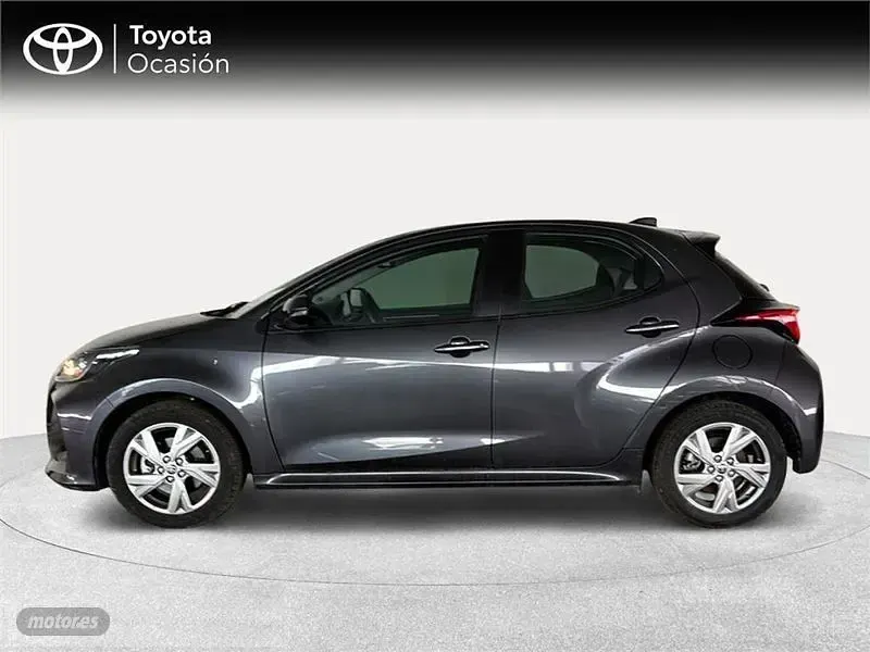 Usado Toyota Yaris Hybrid Active 116 CV (85 kW) 2025 Gris Berlina