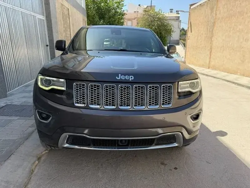 Usado Jeep Grand Cherokee Overland 250 CV (183 kW) 2015 Marrón SUV