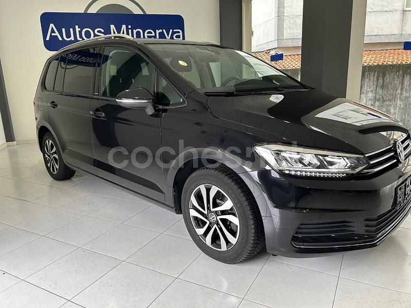Negro Usado 2022 VW Touran Advance Monovolumen | 30.990 € (Caro) - Imagen 1/4