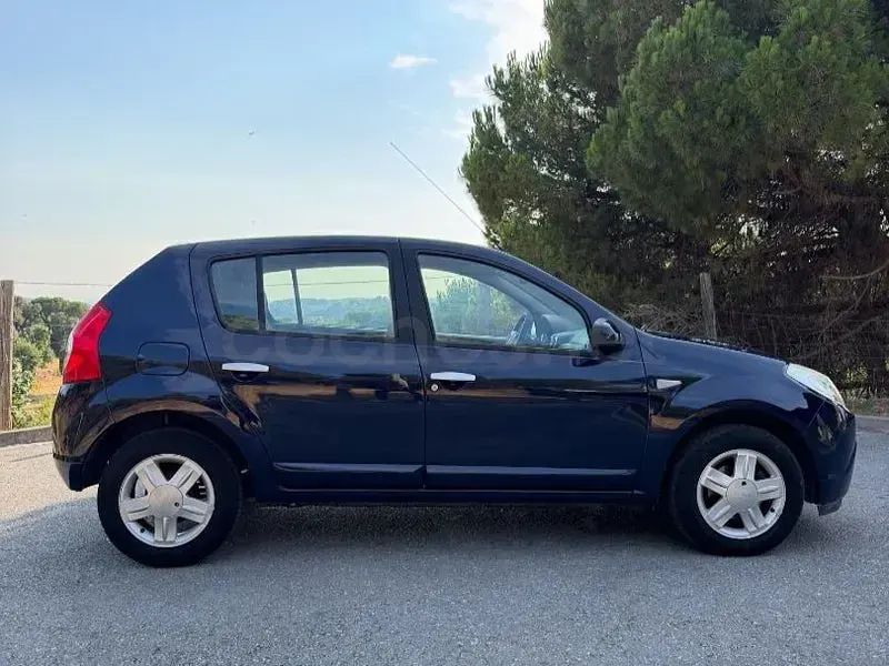 Usado Dacia Sandero Lauréate 87 CV (63 kW) 2010 Azul Berlina