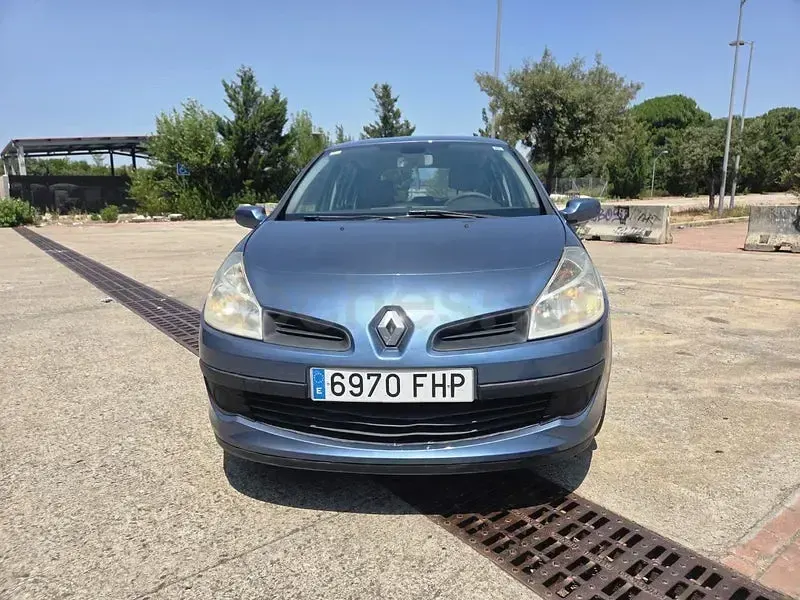 Usado Renault Clio II Dynamique 85 CV (62 kW) 2006 Azul Berlina