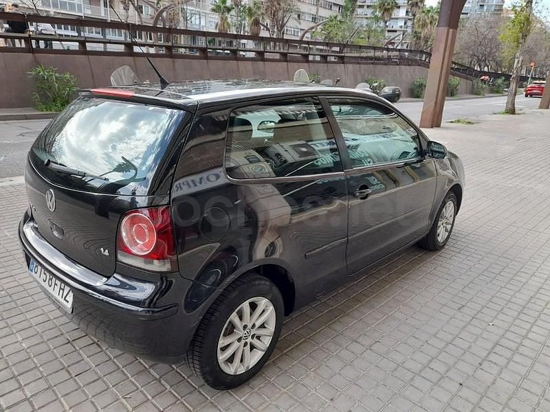 Usado VW Polo Advance 80 CV (58 kW) 2006 Negro Utilitario
