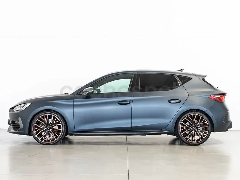Usado Cupra Leon VZ 300 CV (220 kW) 2022 Gris / plata Berlina