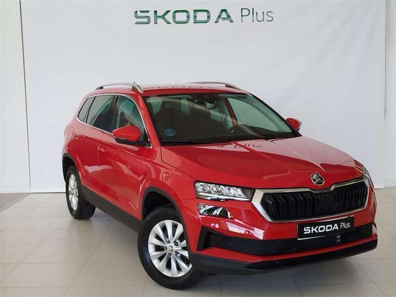 Rojo Usado 2023 Skoda Karoq Ambition SUV | 25.800 € (Un poco caro) - Imagen 1/4