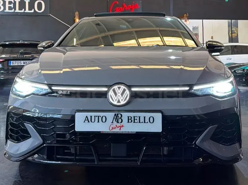 Usado VW Golf VIII GTI Clubsport 300 CV (220 kW) 2024 Gris / plata Berlina