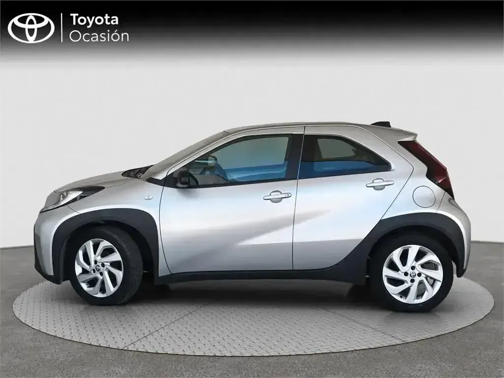Usado Toyota Aygo X Play 72 CV (52 kW) 2024 Gris SUV