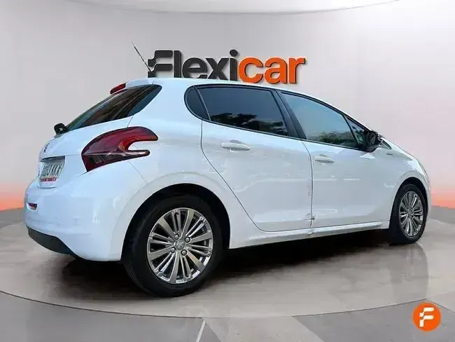 Usado Peugeot 208 GT-line 110 CV (80 kW) 2018 Blanco Utilitario