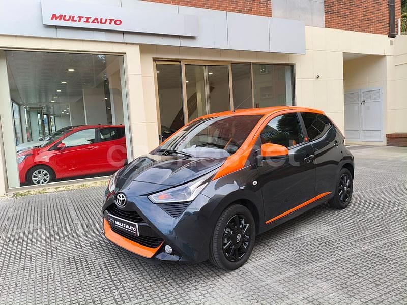 Gris / plata Usado 2021 Toyota Aygo X-cite Utilitario | 13.990 € (Precio justo) - Imagen 1/4