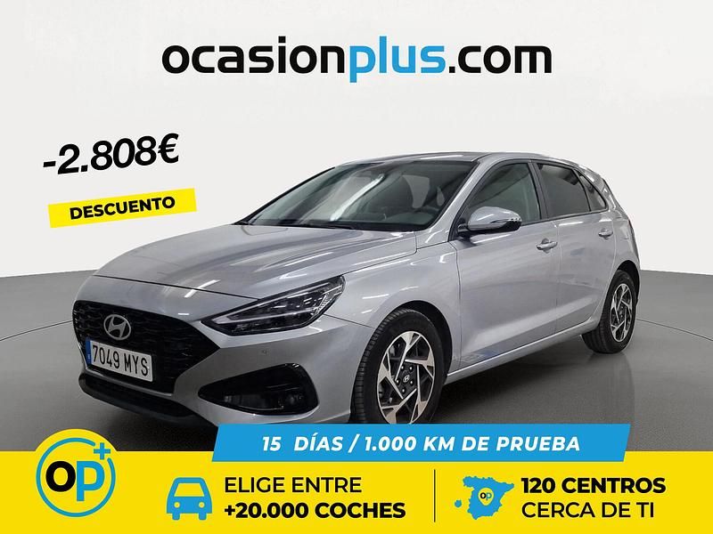 Gris Usado 2025 Hyundai i30 Berlina | 23.190 € (Precio justo) - Imagen 1/4