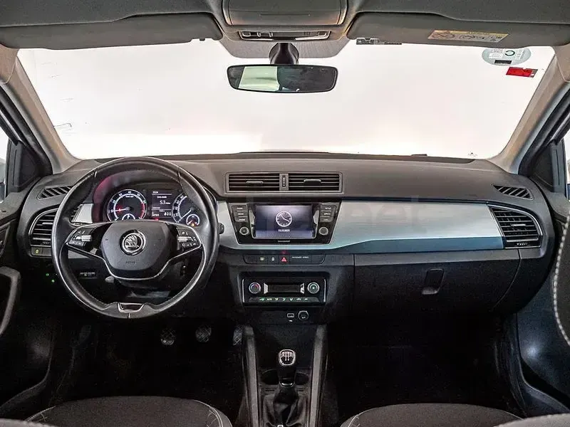 Usado Skoda Fabia Ambition 95 CV (69 kW) 2021 Blanco Familiar