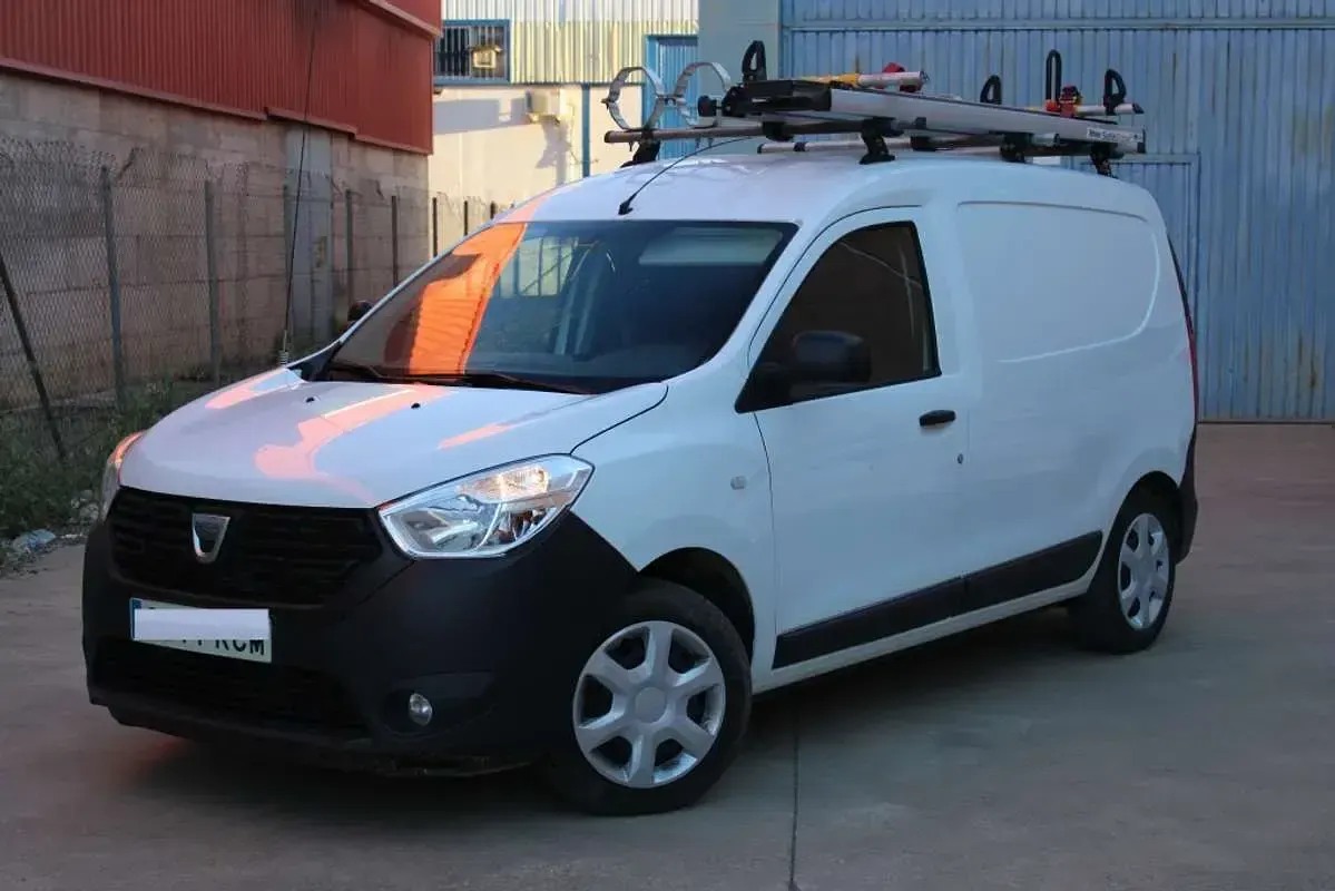 Usado Dacia Dokker Ambiance 90 CV (66 kW) 2017 Blanco Monovolumen