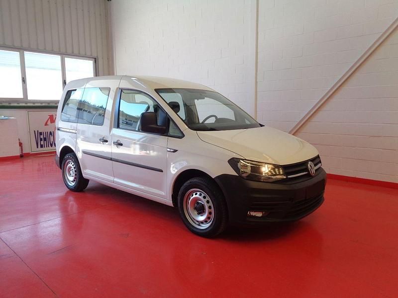 Usado VW Caddy 102 CV (75 kW) 2019 Blanco Monovolumen