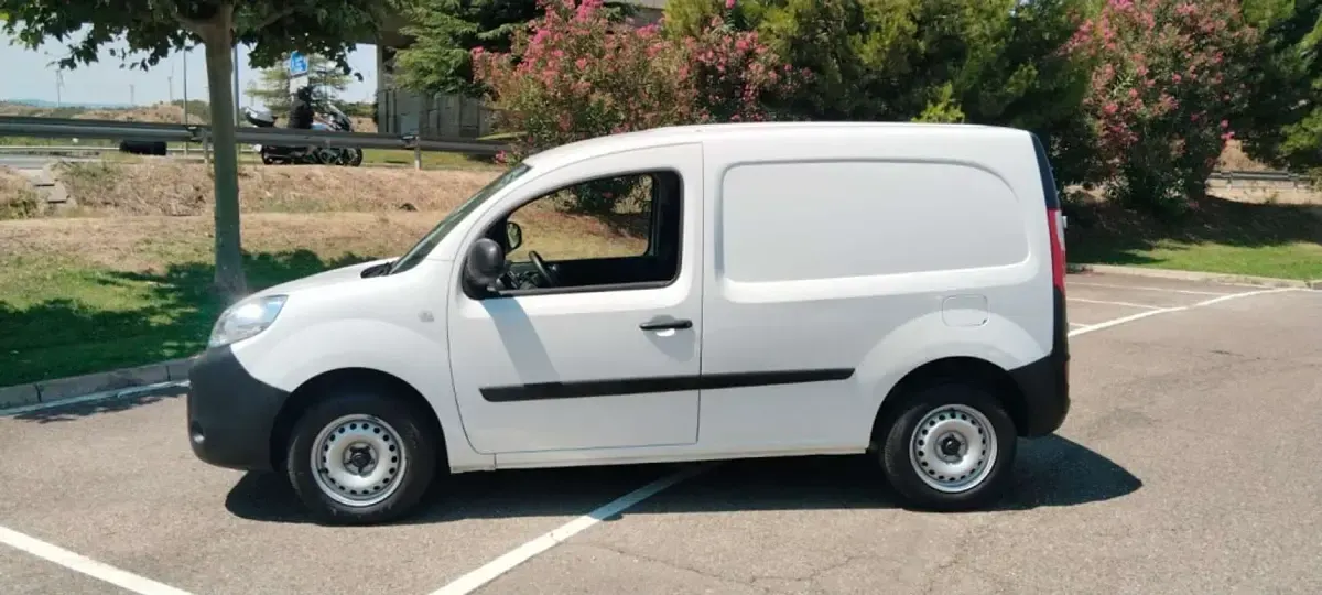 Usado Renault Kangoo 75 CV (55 kW) 2017 Blanco Monovolumen