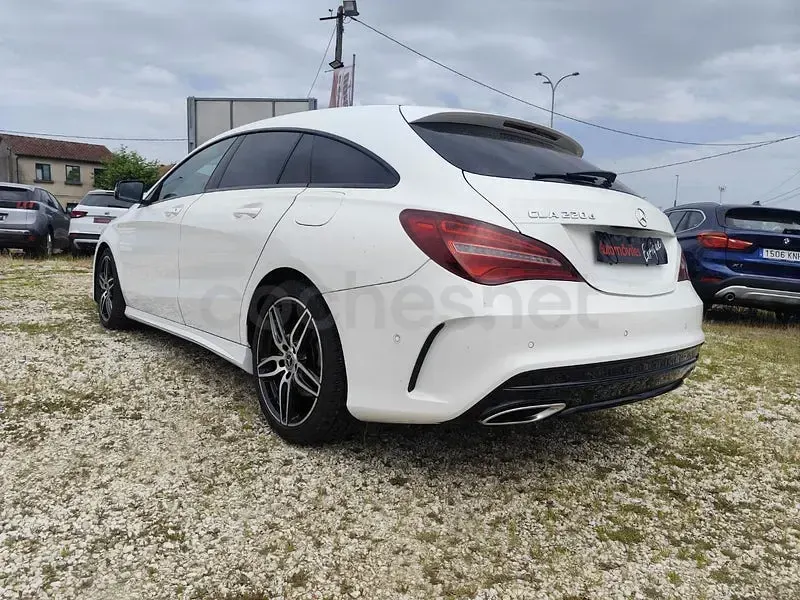 Usado Mercedes CLA220 Shooting Brake 170 CV (125 kW) 2019 Blanco Familiar