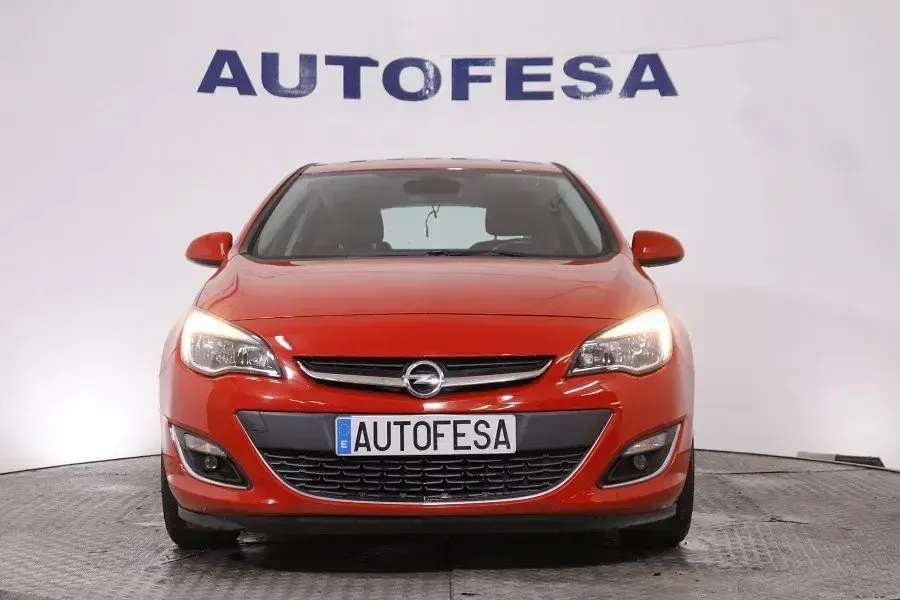 Usado Opel Astra Selective 125 CV (91 kW) 2015 Rojo