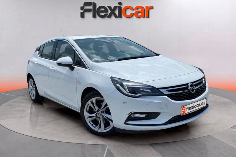 Blanco Usado 2017 Opel Astra Dynamic Berlina | 9990 € (Precio justo) - Imagen 1/4