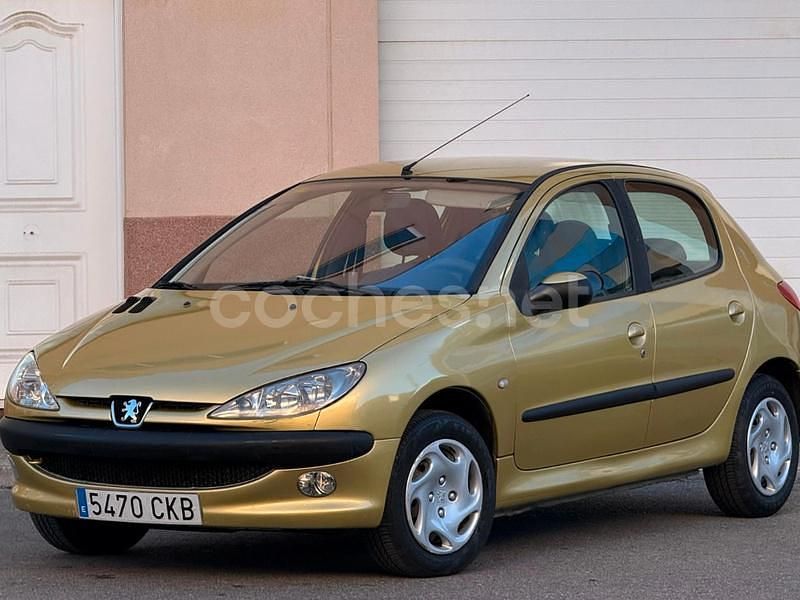 Marrón Usado 2004 Peugeot 206 Berlina | 2900 € (Buen precio) - Imagen 1/4