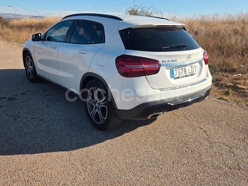 Usado Mercedes GLA180 122 CV (89 kW) 2020 Blanco SUV