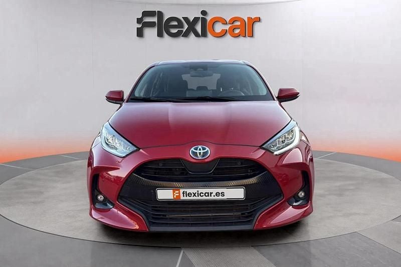 Usado Toyota Yaris Hybrid Active 116 CV (85 kW) 2023 Rojo Berlina