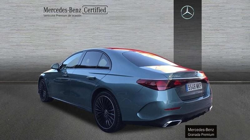 Usado Mercedes E220 197 CV (144 kW) 2023 Verde Berlina