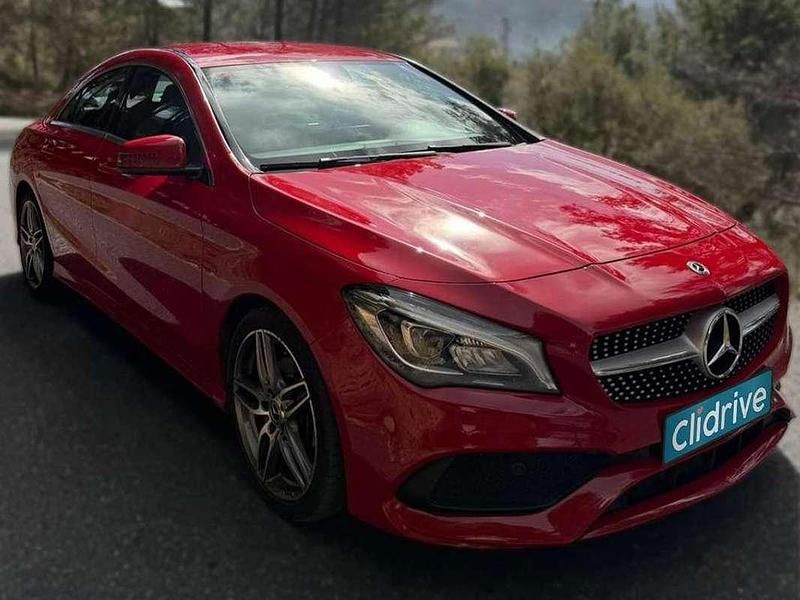 Usado Mercedes CLA180 122 CV (89 kW) 2018 Rojo Berlina