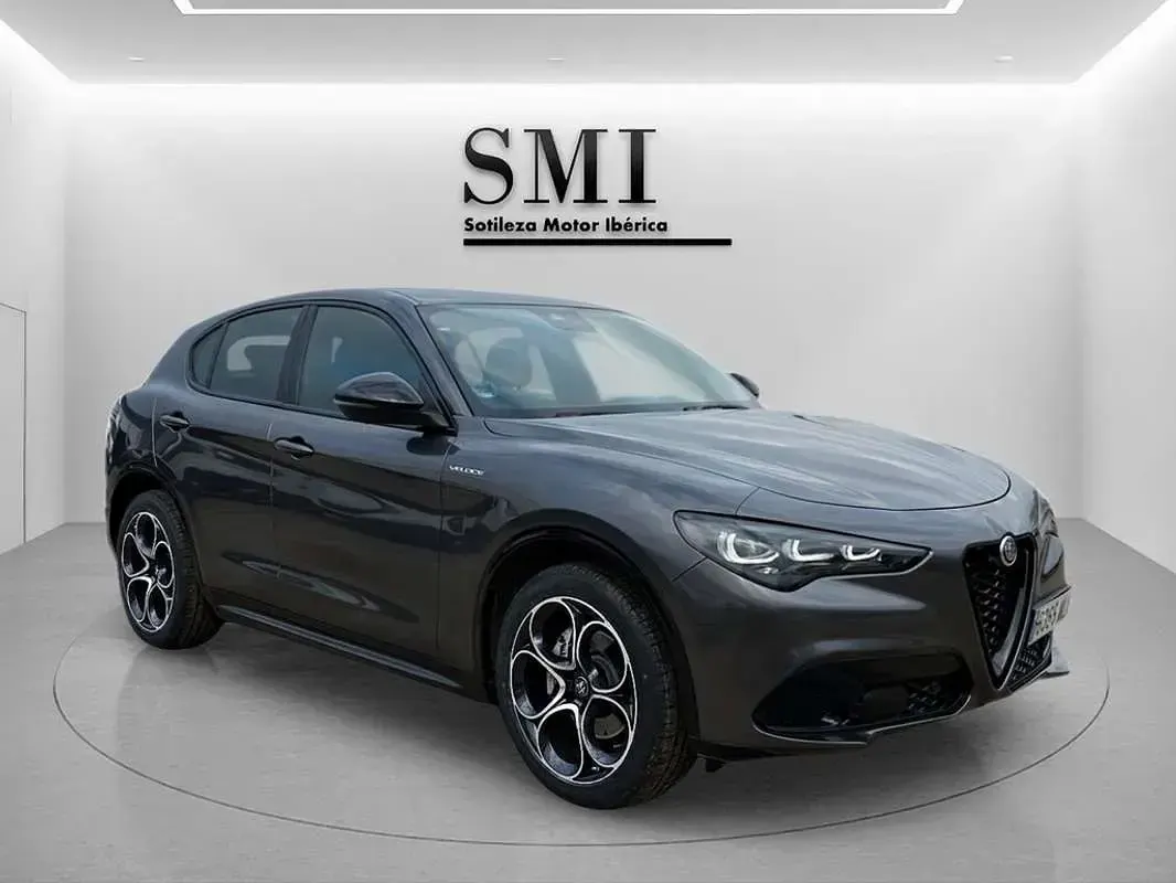 Usado Alfa Romeo Stelvio Veloce 209 CV (153 kW) 2023 Gris SUV