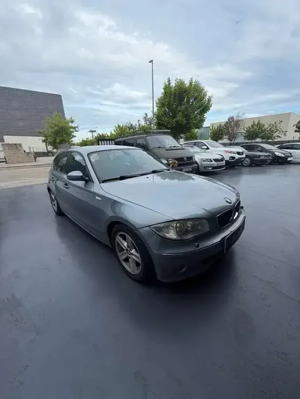 Usado BMW 120 163 CV (119 kW) 2004 Gris Utilitario