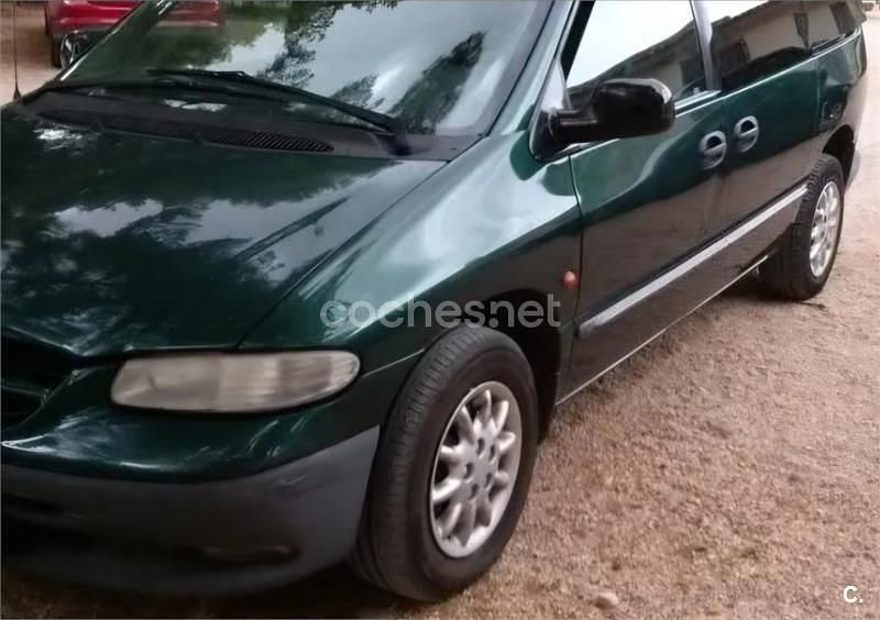 Usado Chrysler Voyager 115 CV (84 kW) 2000 Verde Monovolumen