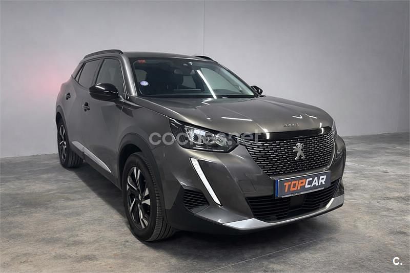 Usado Peugeot 2008 Allure 130 CV (95 kW) 2022 Gris / plata SUV