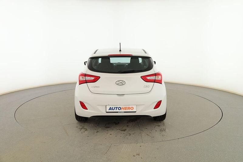 Usado Hyundai i30 100 HP (73 kW) 2014 Branco Sedan