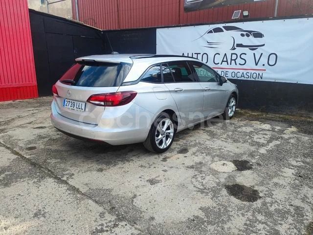 Usado Opel Astra Business Elegance 145 CV (106 kW) 2021 Gris / plata Familiar