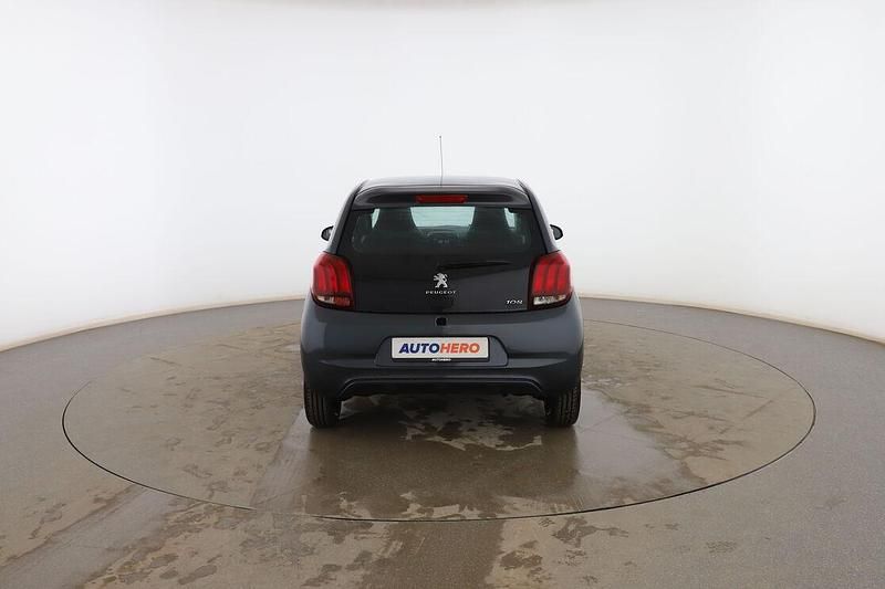 Usado Peugeot 108 Allure 70 CV (51 kW) 2017 Gris Berlina