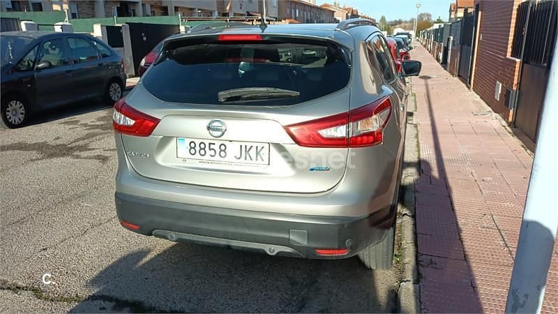 Usado Nissan Qashqai Tekna 110 CV (80 kW) 2015 Gris / plata SUV