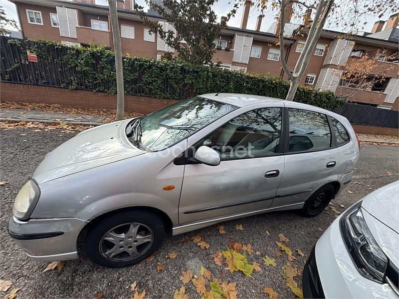 Usado Nissan Almera Tino Acenta 116 CV (85 kW) 2005 Gris / plata Monovolumen