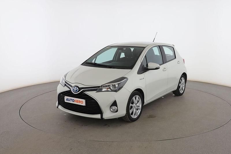 Blanco Usado 2015 Toyota Yaris Hybrid Active Utilitario | 12.499 € (Un poco caro) - Imagen 1/3