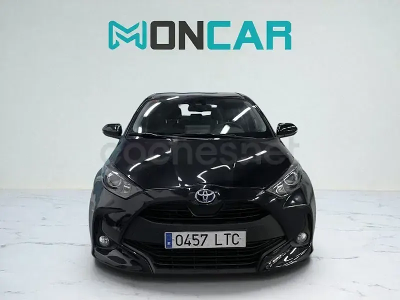 Usado Toyota Yaris Hybrid Active 116 CV (85 kW) 2021 Negro Berlina