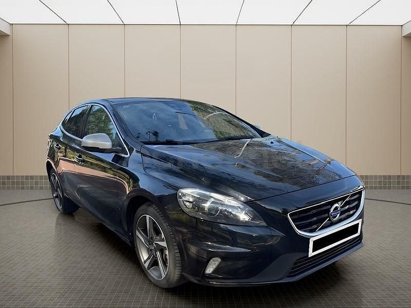 Usado Volvo V40 R-Design Momentum 150 CV (110 kW) 2016 Negro Berlina