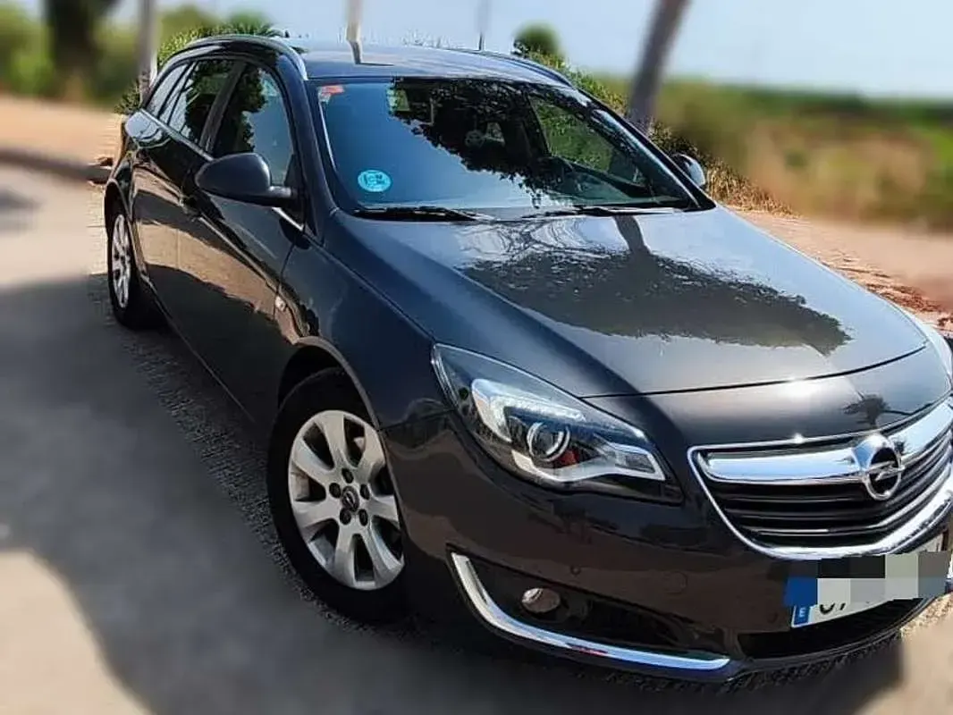Usado Opel Insignia Selective 136 CV (100 kW) 2017 Negro Familiar
