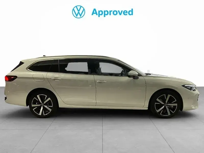 Usado VW Passat Business 272 CV (200 kW) 2025 Blanco Familiar