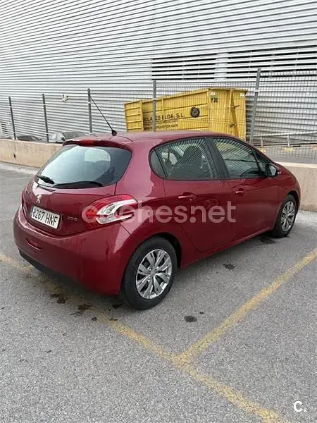 Usado Peugeot 208 Active 82 CV (60 kW) 2012 Rojo Utilitario