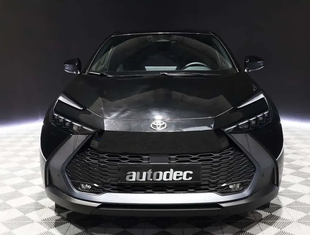 Begagnad Toyota C-HR Advance 139 HK (102 kW) 2025 Svart SUV