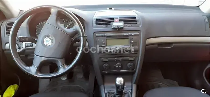 Usado Skoda Octavia Elegance 140 CV (102 kW) 2008 Gris / plata Berlina