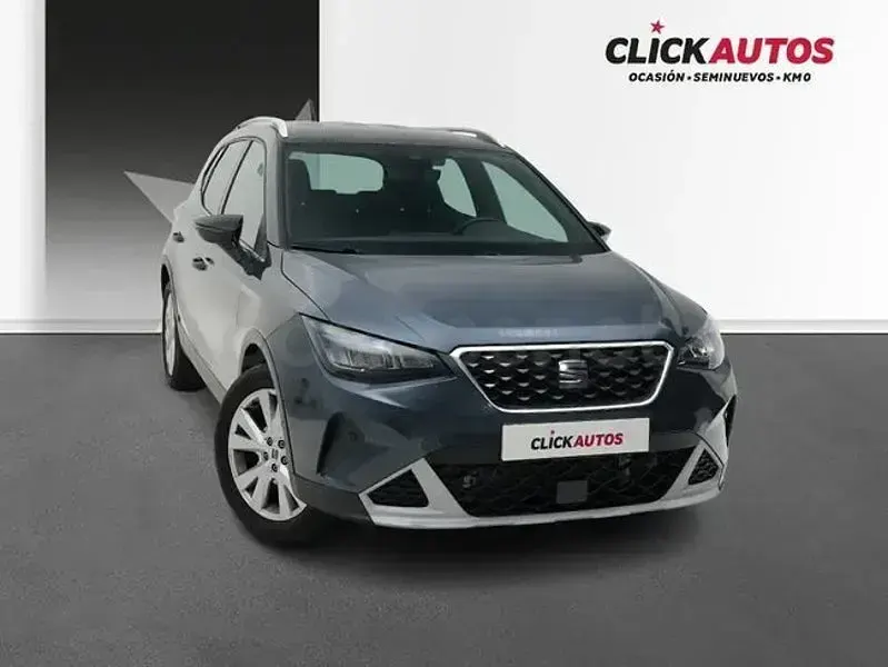 Usado Seat Arona Xperience 115 CV (84 kW) 2025 Gris / plata SUV