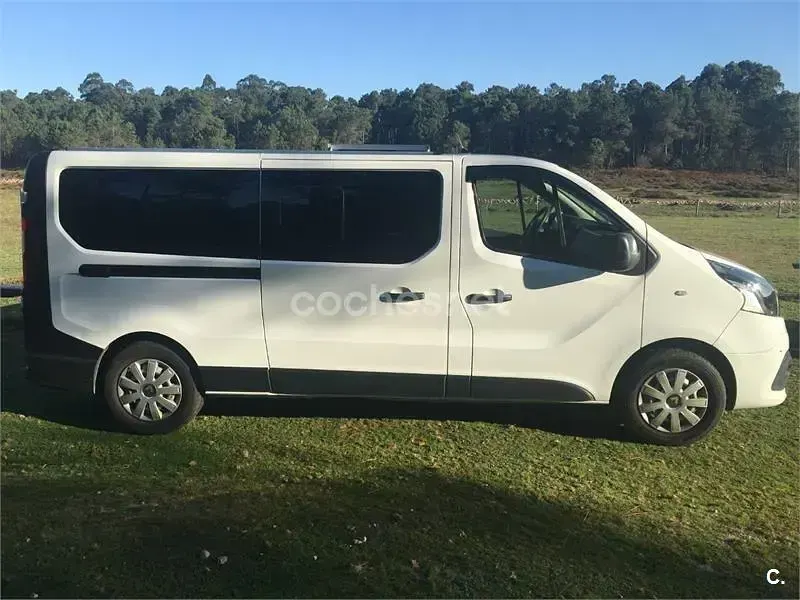 Usado Renault Trafic LIMITED 120 CV (88 kW) 2015 Blanco Monovolumen