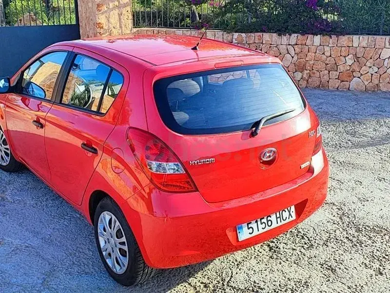Usado Hyundai i20 Classic 78 CV (57 kW) 2011 Rojo Utilitario